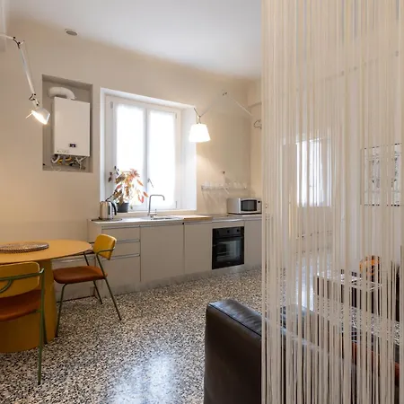 Newly Renovated Two-room